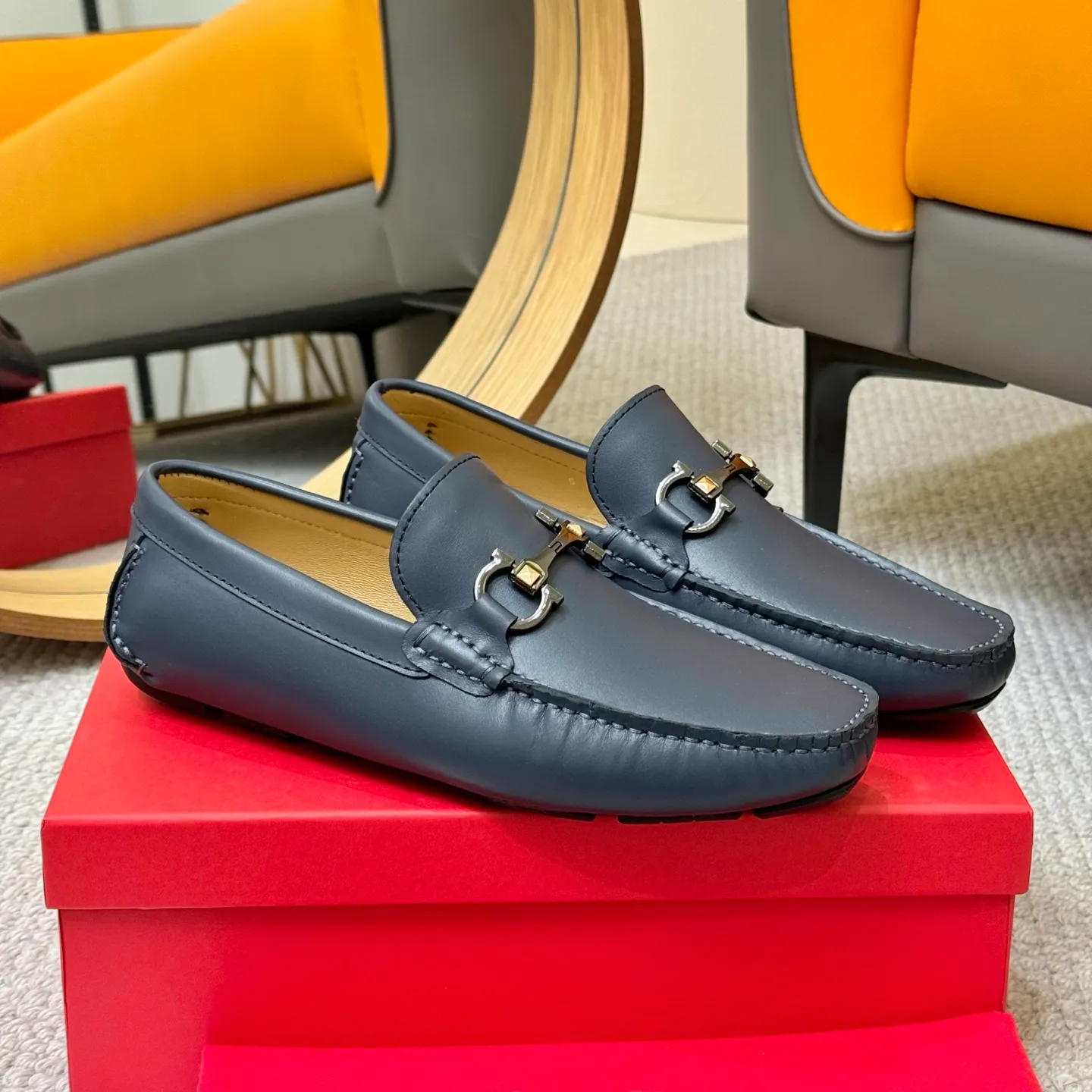 Men's men's shoes 💰420 (Yangli) Ferragamo 〰Ferragamo 2⃣️0⃣️2⃣️5️⃣ New series 👊🏻 Upper 🇮🇹 Italian imported calfskin, original outsole molding. Water-dyed sheepskin lining. The identity of every successful man is set off, and the upper and lower shoes are elegant and stable🚶🏻🚶🏻The high-end custom counter original replica is an eternal classic🔍️Number of codes: 38-46 with counter packaging